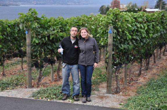 Visitando os vinhedos do Okanagan Valley, no  sul da British Columbia, no Canadá. Já até compramos um vinho!